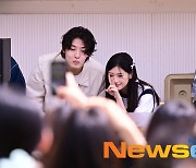 강하늘-정소민, 여대에서 엄청난 인기[포토엔HD]