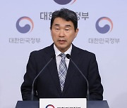 이주호 "교원평가 유예 검토…현장 목소리 반영"