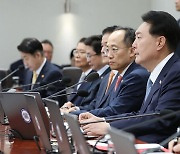 윤 대통령 "한중일 정상회의 적극 추진…한국 진출 모든 나라 정상 만날 것"