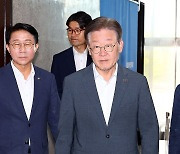 국회에서 출발하는 이재명 대표