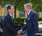 한 총리, 체코 총리에 "북한 오판않도록 강한 목소리 내달라"(종합)