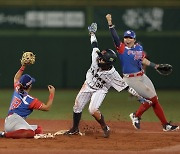 일본, 푸에르토리코에 4-2 진땀승…日총리 영부인, 8·15 적힌 유니폼 입고 시구 [야구월드컵]