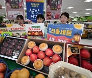 [포토] ‘명절 성수품’ 살 맛 나는 농협