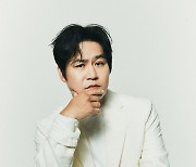 ‘무빙’ 김성균,“하수구 액션신, 그 많은 양의 물을 따뜻하게 데워놓았다”(인터뷰)