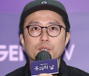 [포토S] 인사말 하는 박유영 감독