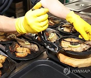 '수산물데이'에 나온 생선구이 고른 서울청사 직원들