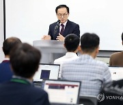 인사말 하는 김승호 인사혁신처장