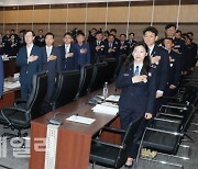 [포토]국민의례하는 추경호 부총리와 전국세관장들