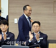 [포토]2023 전국세관장 회의 입장하는 추경호 경제부총리-고광효 관세청장