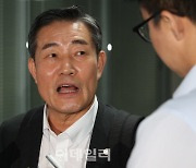 12·12 쿠데타가 구국?…납작 엎드린 신원식, "법원 판결 100% 지지"