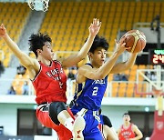 [JB포토] 대학농구 결승, 연세대 김보배 '리바운드'