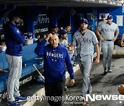 ‘류현진에 판정승 후 부상’ TEX 슈어저, 시즌아웃 유력..“PS 등판도 어려울듯”