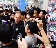 [ST포토] 취재진에 둘러싸인 클린스만 축구대표팀 감독