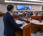 기자 간담회에서 남북 문제 현안 관련 의견 말하는 김영호 통일부 장관