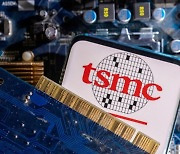 'ASML' 포함…"대만 TSMC, 반도체 장비 납품 연기 요청"