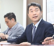 교원평가 폐지되나… 이주호, 교사들 만나 제도 개선 논의