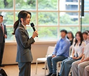 김건희 여사, 마음 건강 행사서 “제가 어떻게 되길 바란다는 얘기 듣기도”