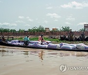 BENIN NIGER CROSS RIVER SHIPPING