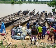 BENIN NIGER CROSS RIVER SHIPPING