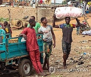 BENIN NIGER CROSS RIVER SHIPPING