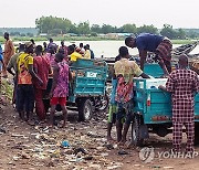 BENIN NIGER CROSS RIVER SHIPPING