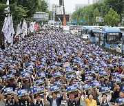 철도노조, 서울 도심 집회…요구 불수용시 ‘2차파업’ 예고