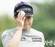 [Ms포토] 이다연 '가벼운 볼 인사로 마무리'