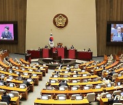 국힘 "조국 사태로 청년 희망 빼앗아" 민주 "윤석열 정부 청년예산 삭감"