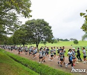 레이스 펼치는 국방일보 전우마라톤 대회 참가자들