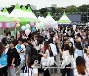 [2023 청년의 날] 유튜버 리비 “초대해줘서 감사해”…팬들 “먹방 잘 보고 있어요!”