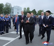 러시아서 ‘푸틴의 자존심’ 살펴 본 김정은이 한 질문은