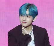 BTS 뷔, 英 싱글차트 24위 데뷔… 솔로곡 '슬로 댄싱' 1위 정조준