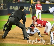 [MD포토] 문성주 '과감한 홈 쇄도'