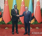 CHINA-BEIJING-LI QIANG-ZAMBIAN PRESIDENT-MEETING (CN)