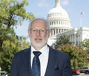 Global Humane Awards Prof. Theo B. Pagel with the 2023 Wolfgang Kiessling International Prize for Species Conservation