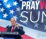 USA ELECTIONS PRAY VOTE STAND SUMMIT