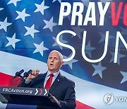 USA ELECTIONS PRAY VOTE STAND SUMMIT