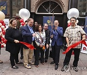 New Hope Ribbon Cutting