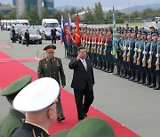 러 블라디보스토크 인근 군용 비행장 방문한 北 김정은