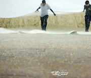 KT-한화 DH 2차전, 비 와서 204분 중단…경기 시간보다 길었다