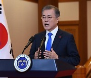 Former President Moon under fire for alleged accounting manipulation