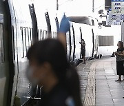 Korean railway workers warn 2nd strike after 1st one ends