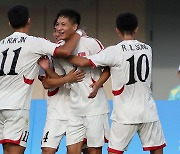 5년만에 국제무대 복귀한 북한…남자축구, 대만에 2:0 '완승'