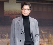 유재명, 눈빛으로 말한다