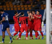 [GOAL 리뷰] 황선홍호, 금메달 향한 쾌조의 출발…정우영 해트트릭 앞세워 쿠웨이트에 9-0 완승