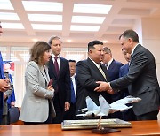 인민은 굶어 죽는데 백두혈통 김여정 손엔 1000만원 디올백