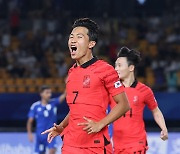 [아시안게임] '정우영 해트트릭' 한국 쿠웨이트 9-0 대파…E조 1위+다득점까지 잡았다