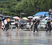 요란한 가을비…전국에 돌풍 불고 ‘뇌우’