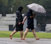 새벽 수도권부터 차차 비 그쳐…남부 아침까지 '집중호우' [내일날씨]