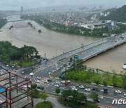 예산대교·갑천·원촌교 '홍수주의보'…대전 하천 범람 주민 대피(종합)